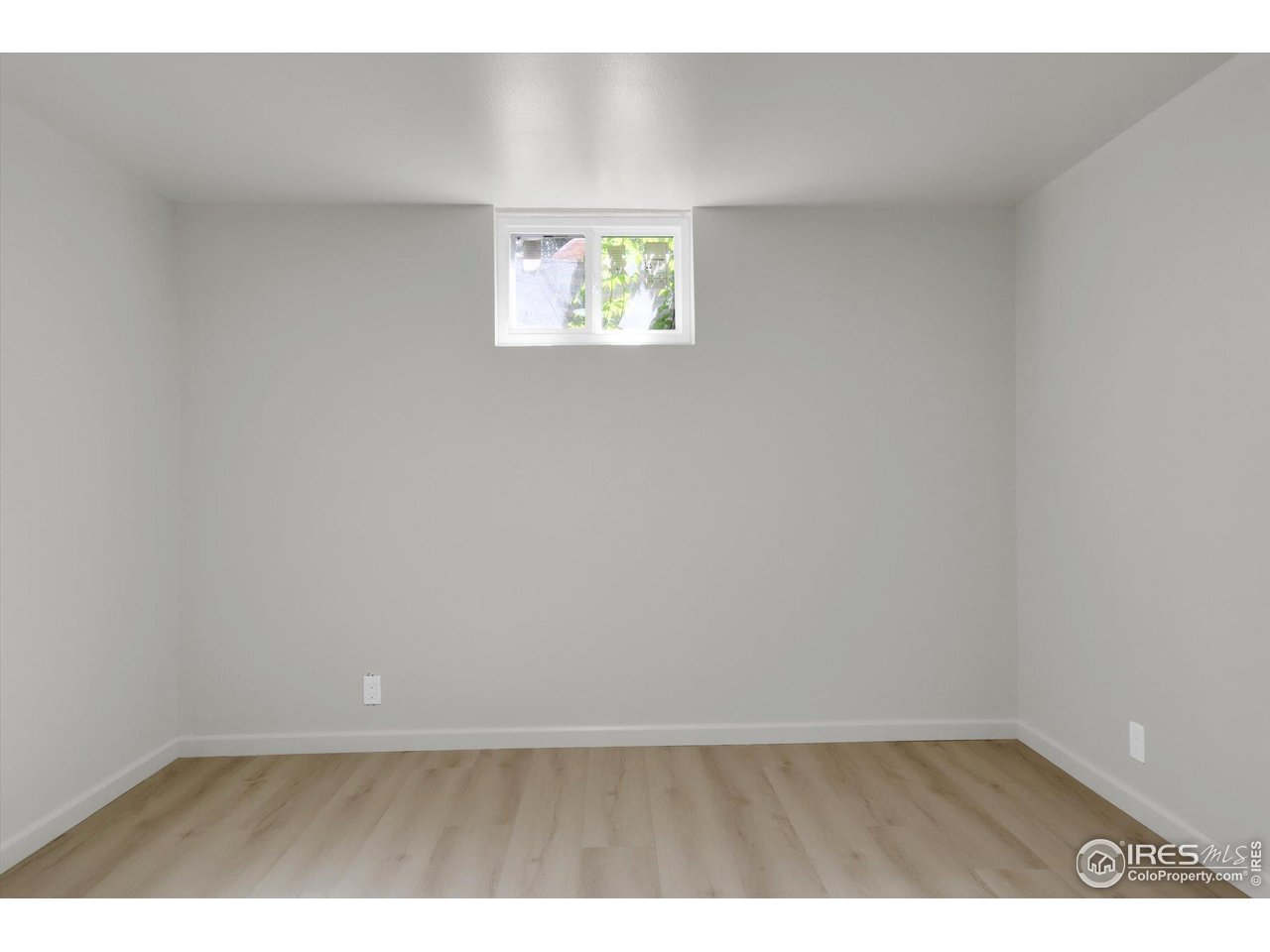 4630 Macky Way Boulder, CO 80305 - Photo 26 of 40 a view of an empty room and window