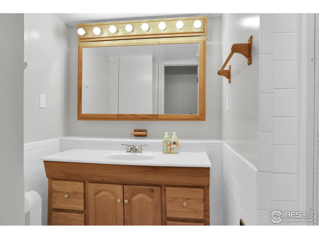 4630 Macky Way Boulder, CO 80305 - Photo 28 of 40 a bathroom with a sink vanity and a mirror