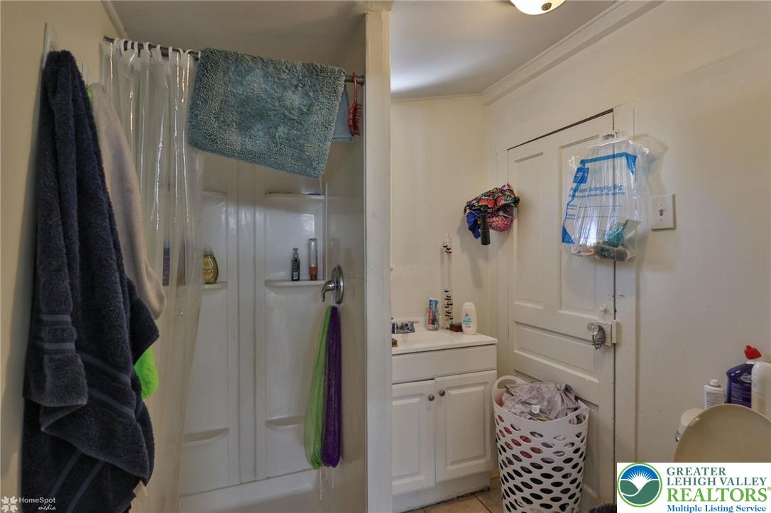 115 East Ruddle Street Coaldale, PA 18218 - Photo 13 of 61 a bathroom with a shower and a toilet