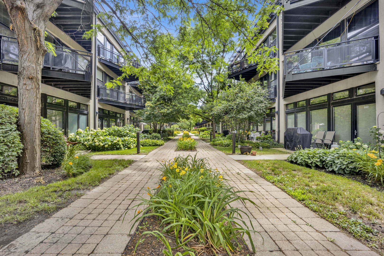 1111 West 15th Street, Unit 224 Chicago, IL 60608 - Photo 31 of 71 a view of a pathway both side of the house