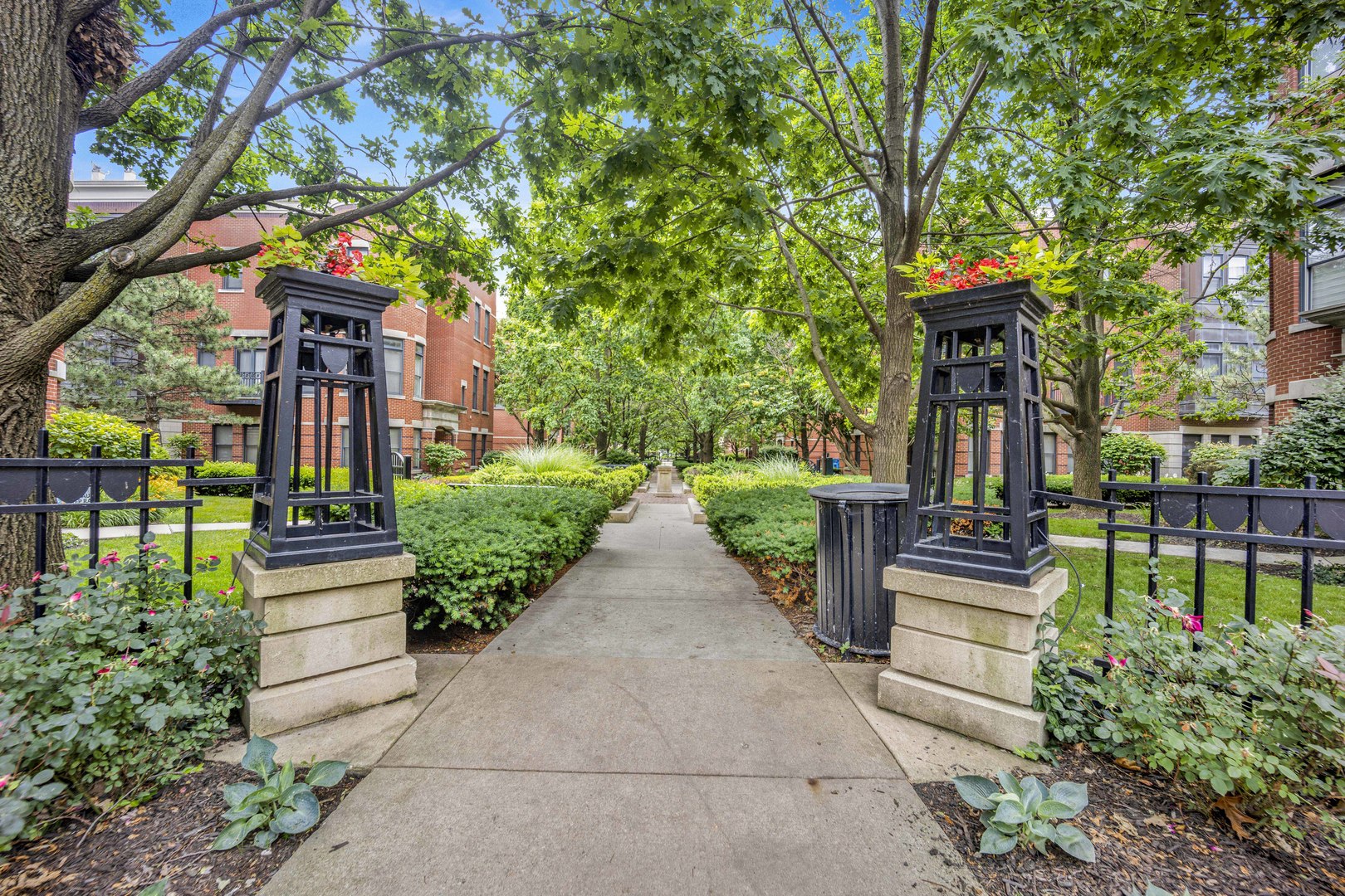 1111 West 15th Street, Unit 224 Chicago, IL 60608 - Photo 34 of 71 a front view of a house with a garden