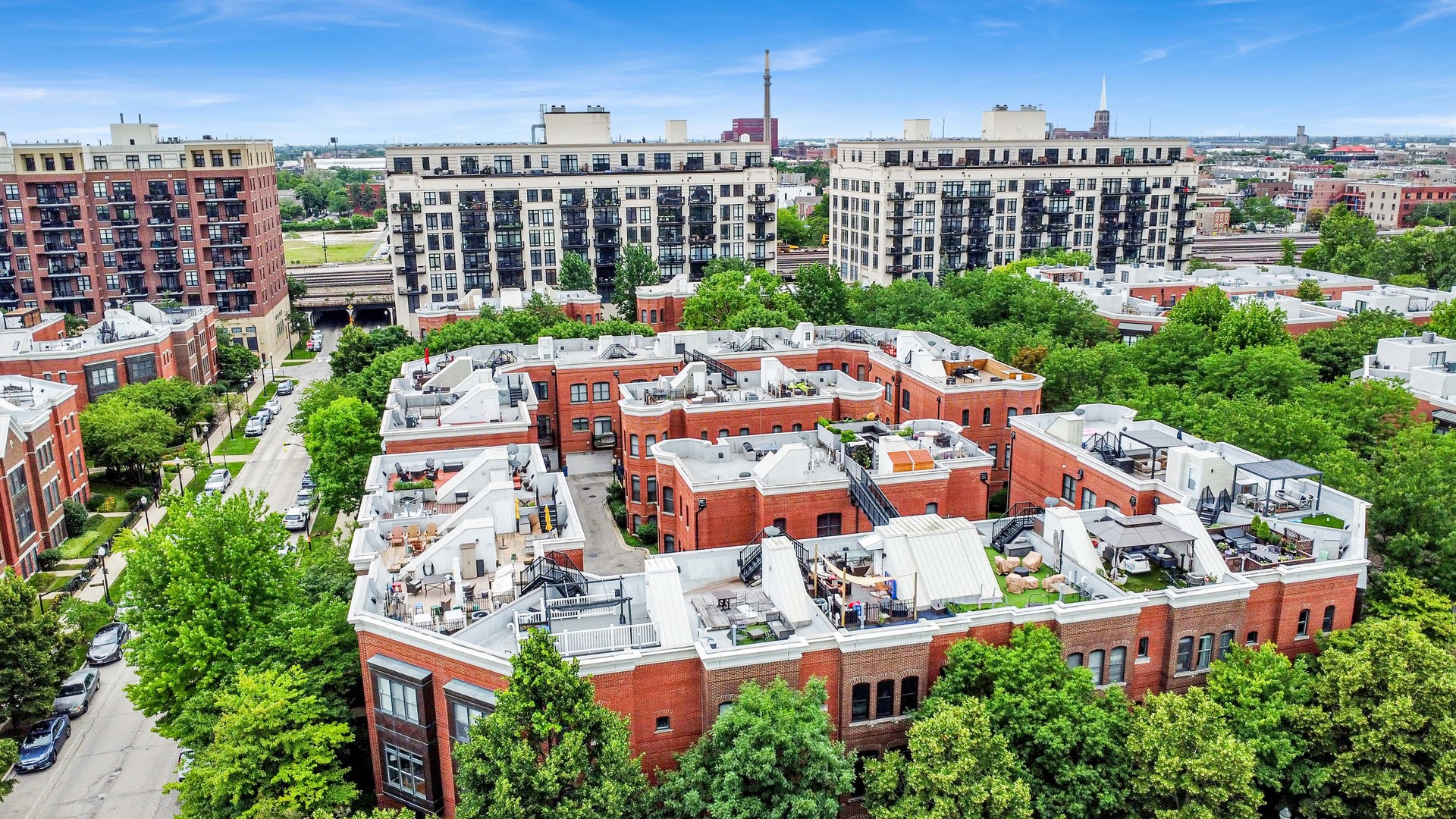 1111 West 15th Street, Unit 224 Chicago, IL 60608 - Photo 71 of 71 an aerial view of multiple house