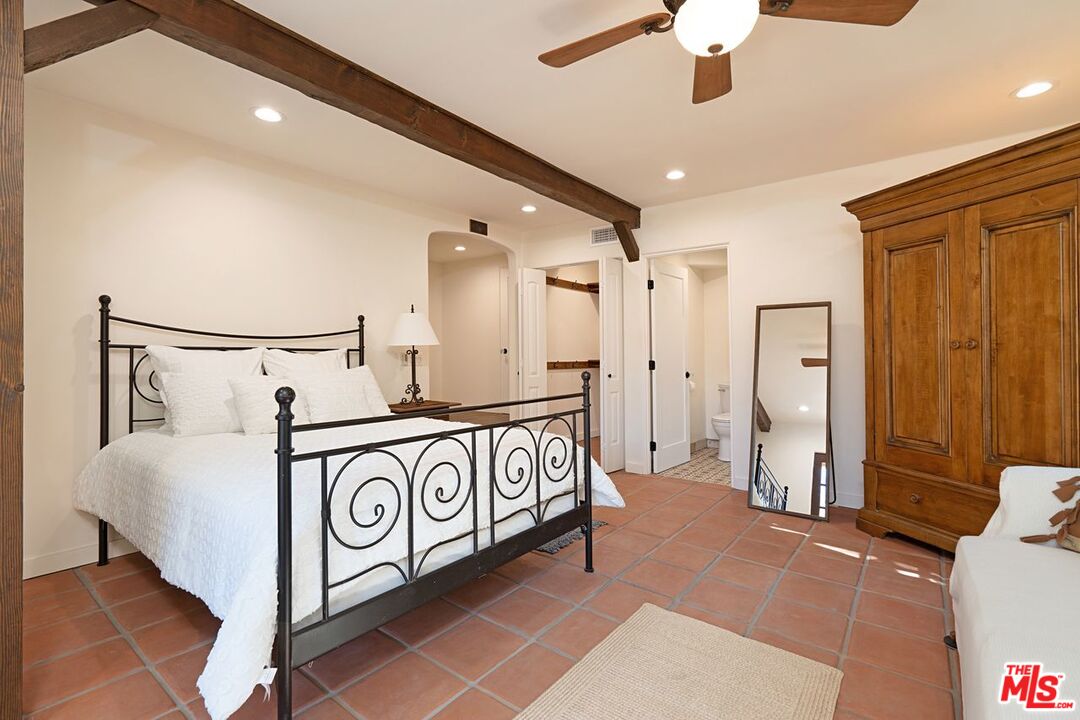 3932 Roderick Road Los Angeles, CA 90065 - Photo 24 of 43 a view of a room with gym equipment