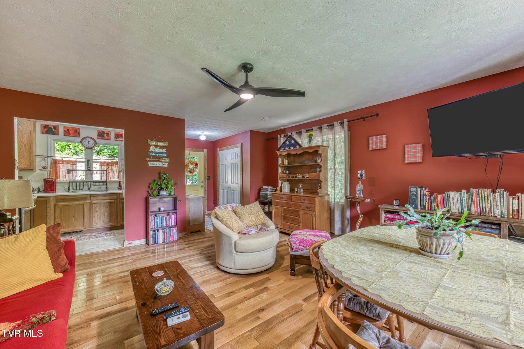 130 Timber Lane Hampton, TN 37658 - Photo 8 of 42 130 Timber Ln-8