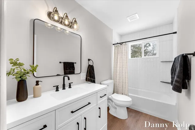 $349,900 | 1701 Carlton Avenue Northeast, Grand Rapids, MI 49505