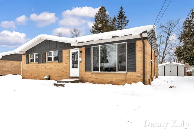 $349,900 | 1701 Carlton Avenue Northeast, Grand Rapids, MI 49505