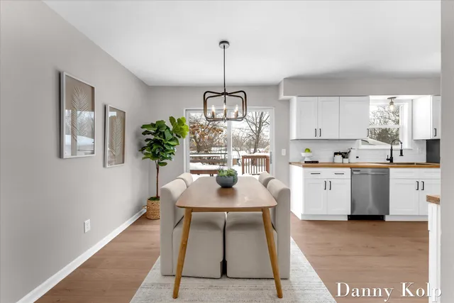 $349,900 | 1701 Carlton Avenue Northeast, Grand Rapids, MI 49505