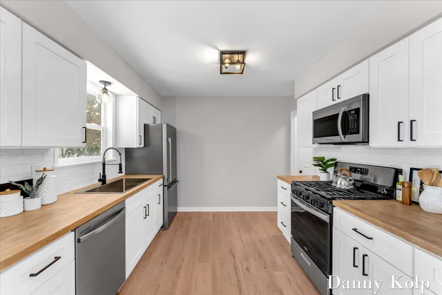 $349,900 | 1701 Carlton Avenue Northeast, Grand Rapids, MI 49505