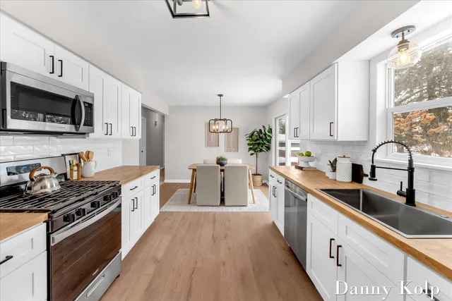 $349,900 | 1701 Carlton Avenue Northeast, Grand Rapids, MI 49505