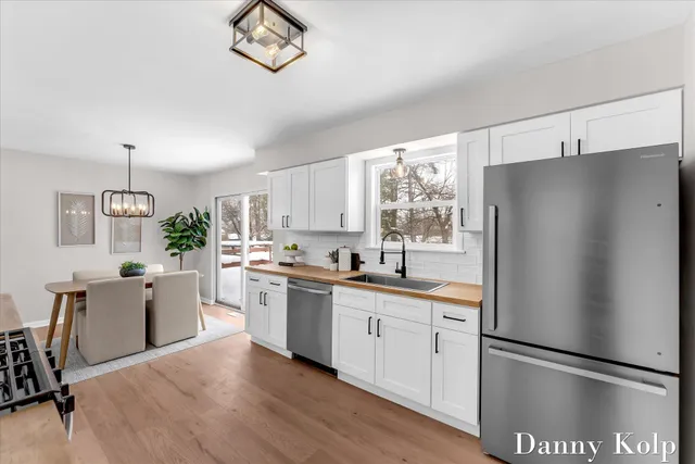 $349,900 | 1701 Carlton Avenue Northeast, Grand Rapids, MI 49505