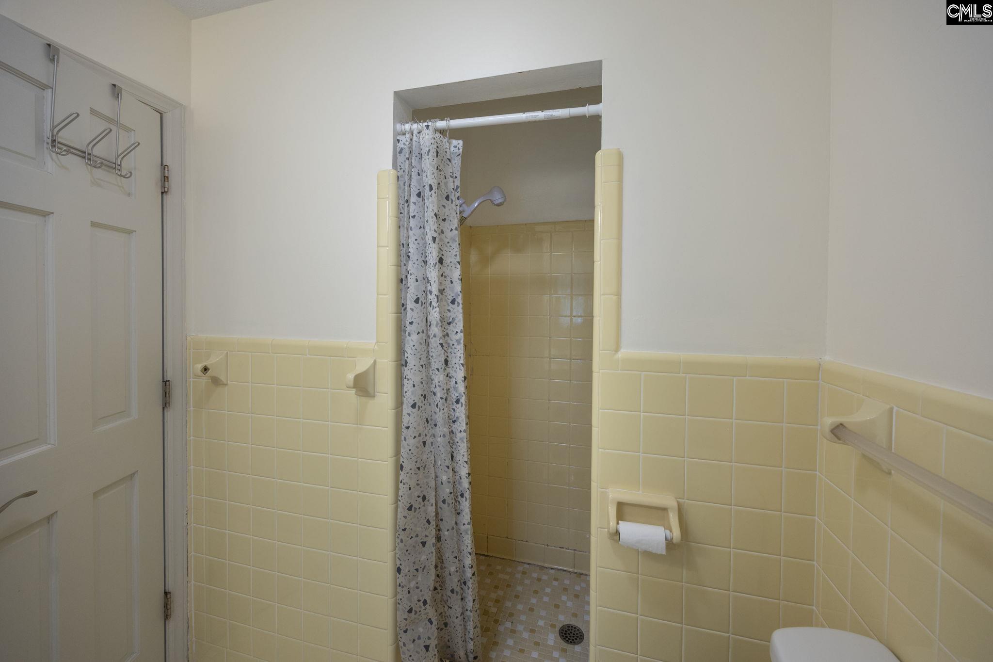 560 Edisto Street Batesburg, SC 29006 - Photo 26 of 49 a bathroom with a shower