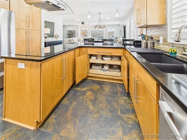 $1,349,000 | 637 Castle Garden Road, Sunrise Beach, MO 65079