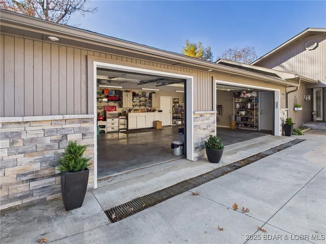 $1,349,000 | 637 Castle Garden Road, Sunrise Beach, MO 65079