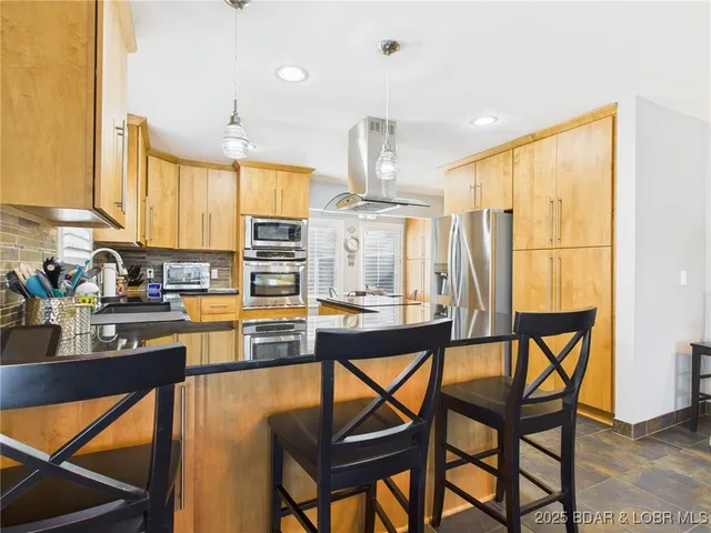 $1,349,000 | 637 Castle Garden Road, Sunrise Beach, MO 65079