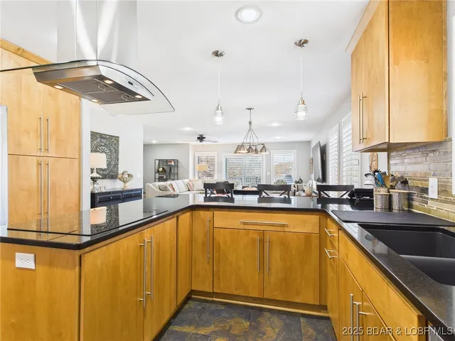 $1,349,000 | 637 Castle Garden Road, Sunrise Beach, MO 65079