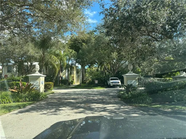 $2,950 | 1270 Shady Rest Lane, Unit 403, Naples, FL 34103