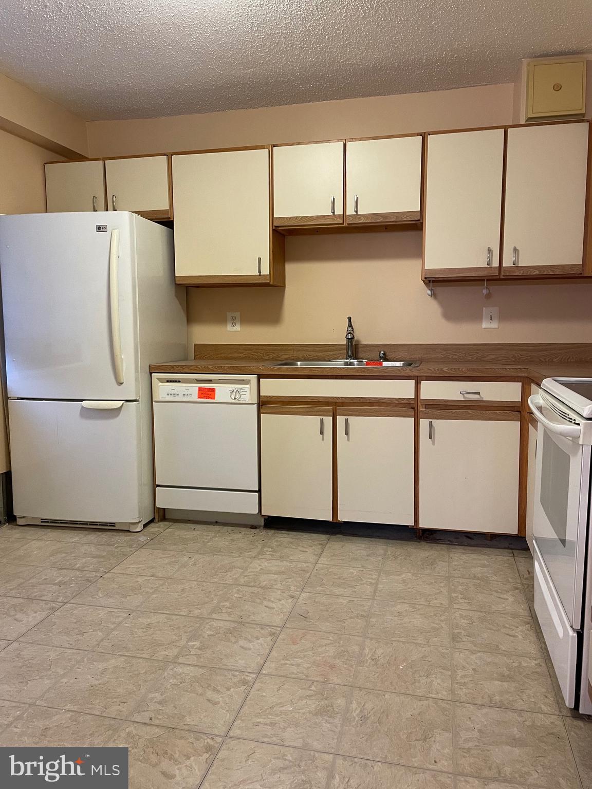 15101 Interlachen Drive, Unit 1111 Silver Spring, MD 20906 - Photo 7 of 16 Kitchen