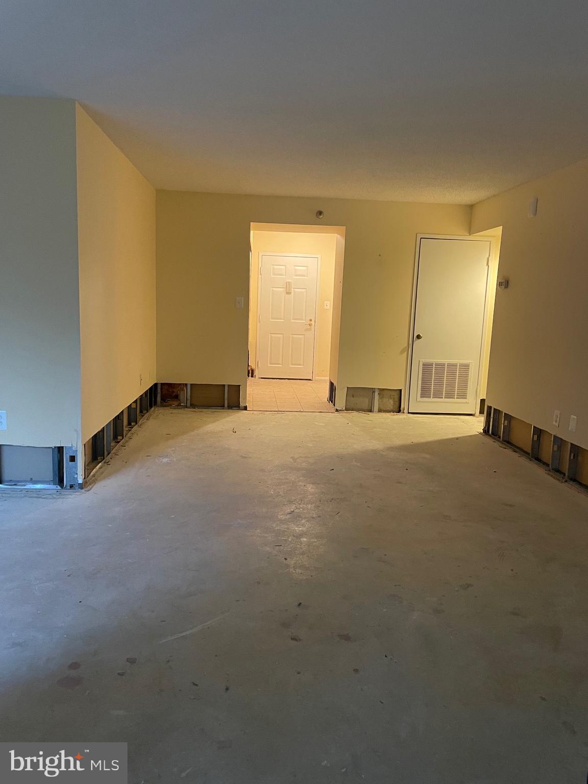 15101 Interlachen Drive, Unit 1111 Silver Spring, MD 20906 - Photo 9 of 16 Interior