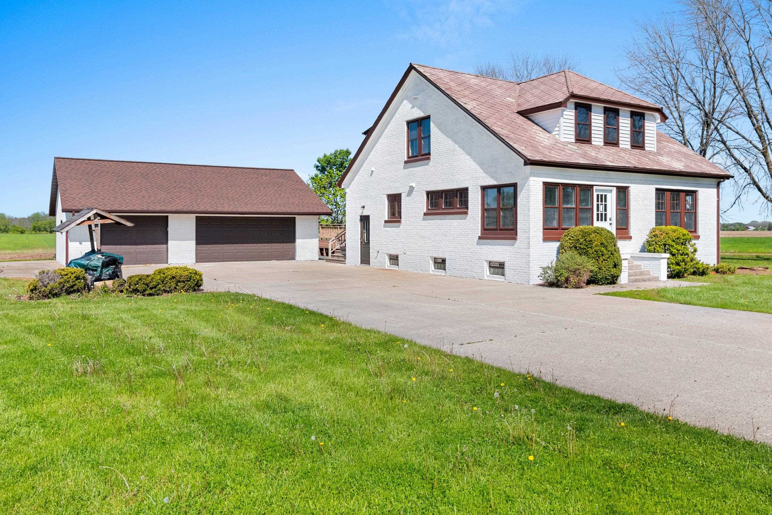 2110 North 8th Street Manitowoc, WI 54220 - Photo 3 of 54