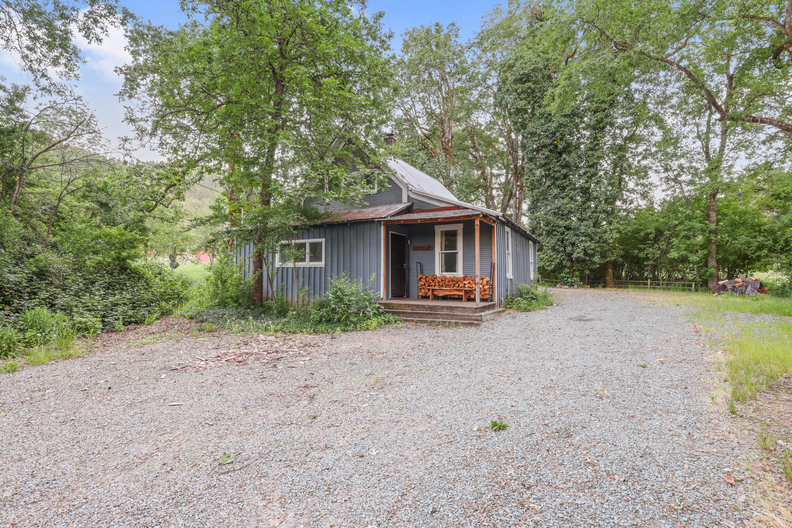 441 Tunnel Road Glendale, OR 97442 - Photo 5 of 29 EP1A2945