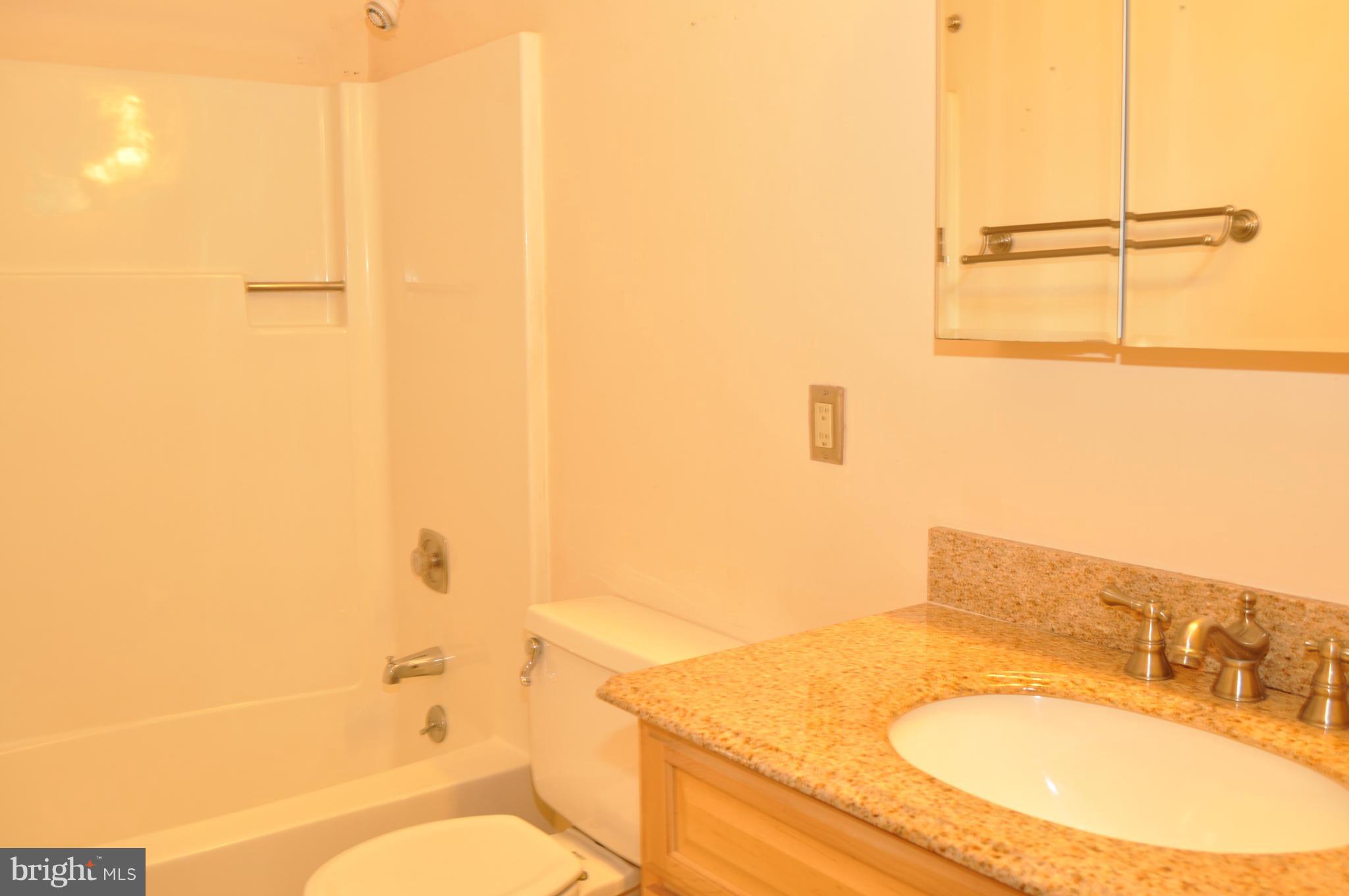 2710 Lookout Road Haymarket, VA 20169 - Photo 13 of 30 Upper Level Bath