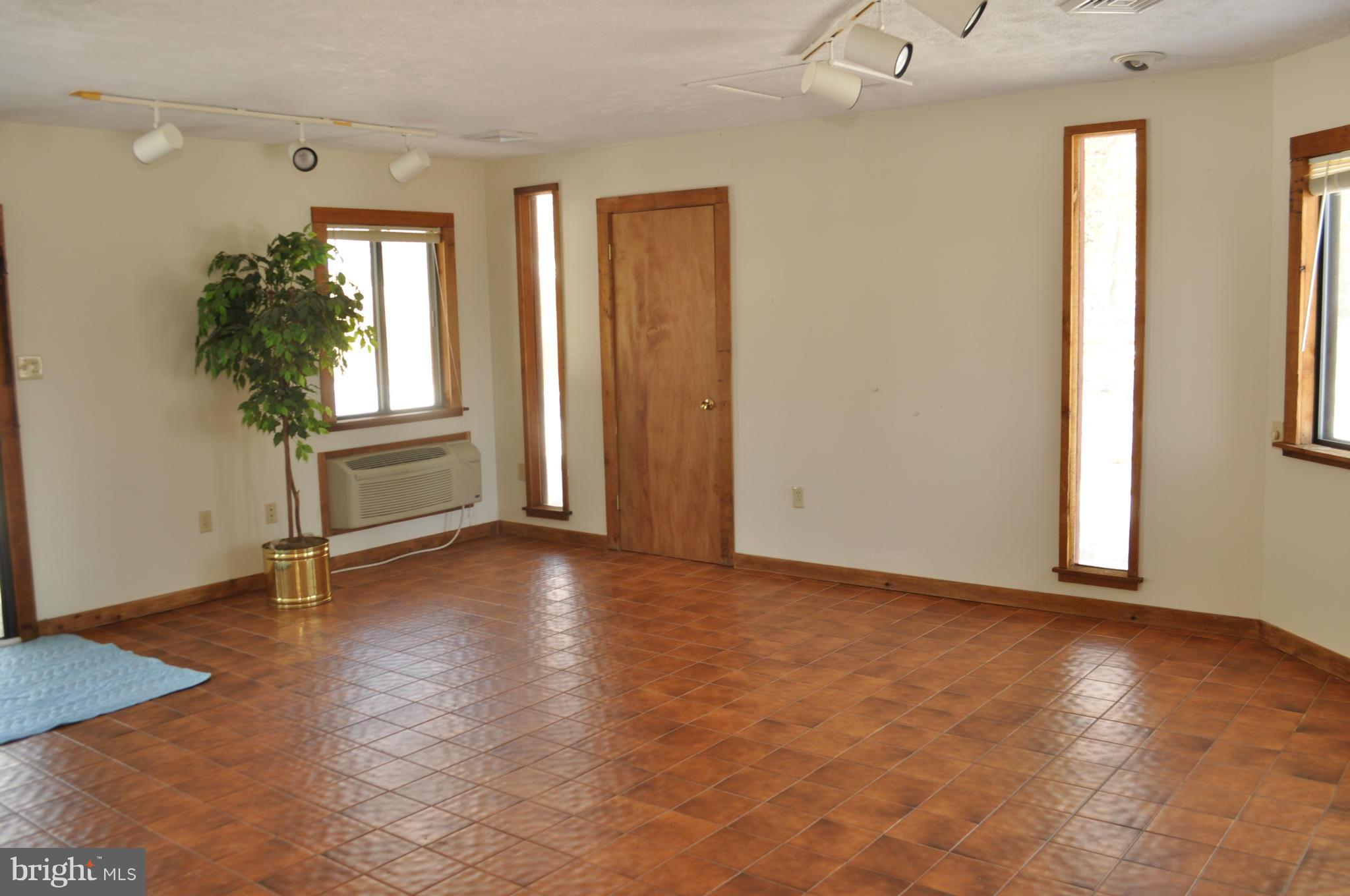 2710 Lookout Road Haymarket, VA 20169 - Photo 10 of 30 Family Room Off Kitchen