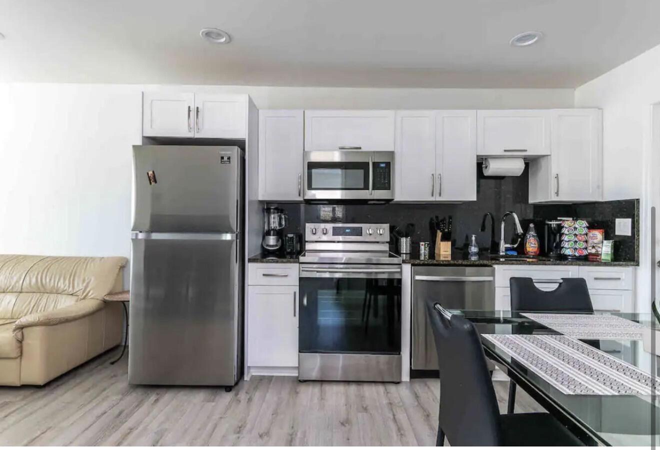 2499 Northeast 2nd Avenue, Unit B Boca Raton, FL 33431 - Photo 3 of 12 IMG_8644