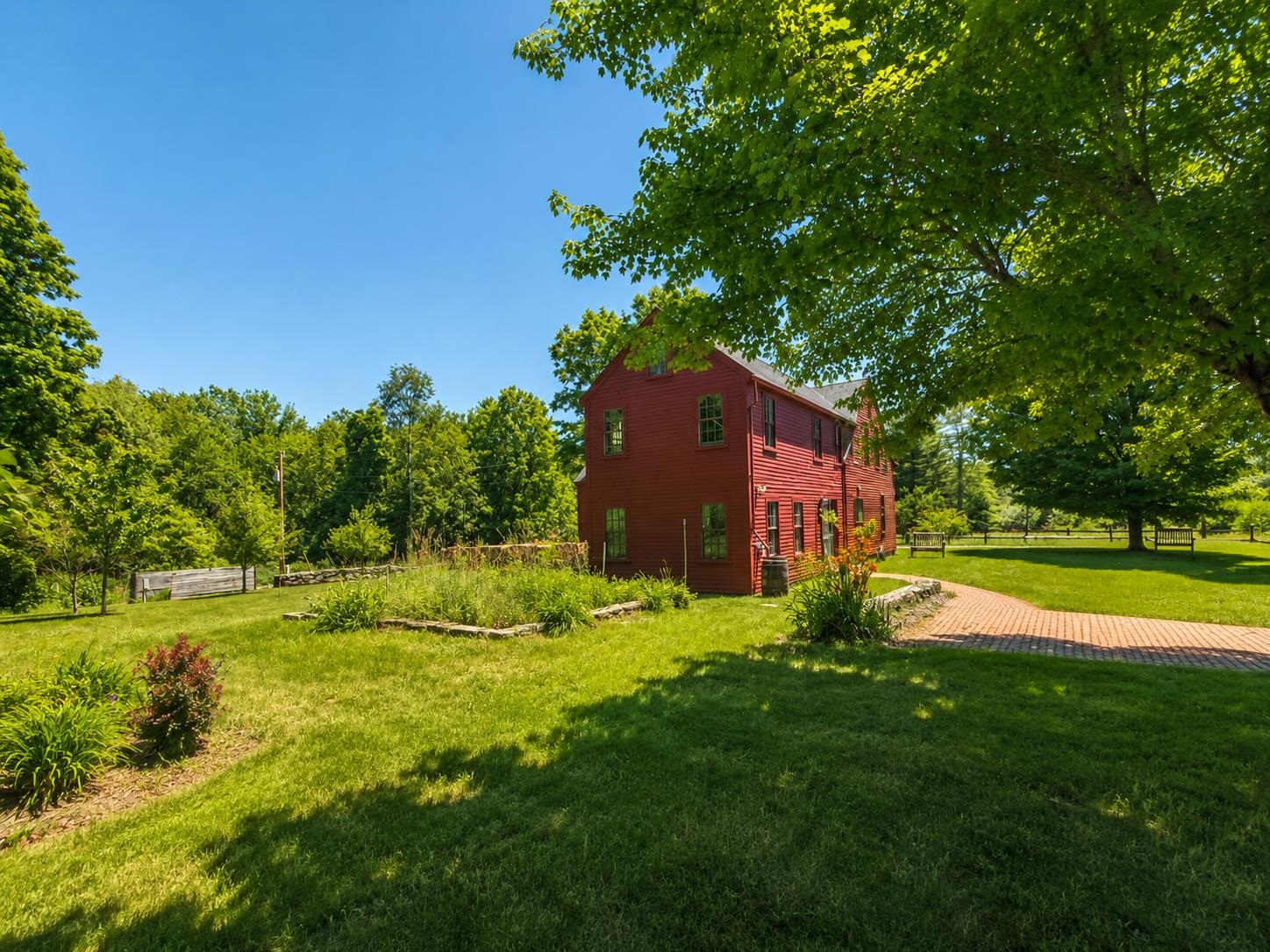 1 Smith Lane Amherst, NH 03031 - Photo 3 of 47