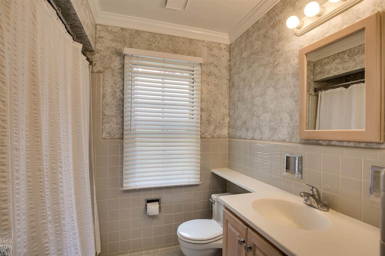 316 Lothrop Road Grosse Pointe, MI 48236 - Photo 13 of 26 31299898-12.JPG