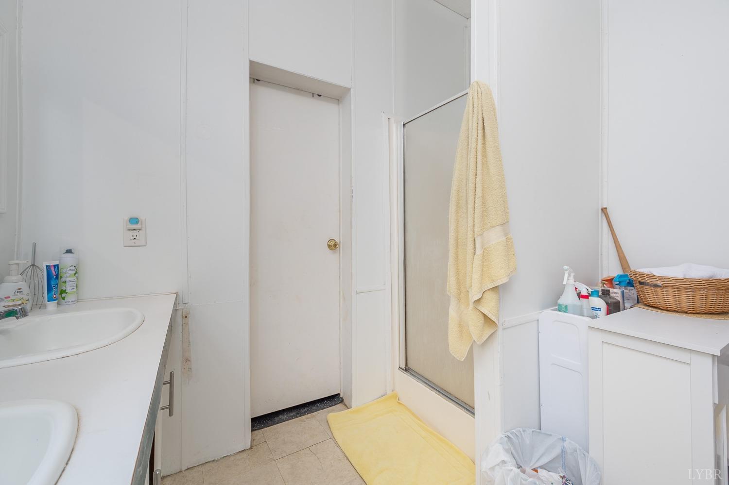 1105 Veteran Road Vinton, VA 24179 - Photo 25 of 37 a bathroom with a sink and a vanity