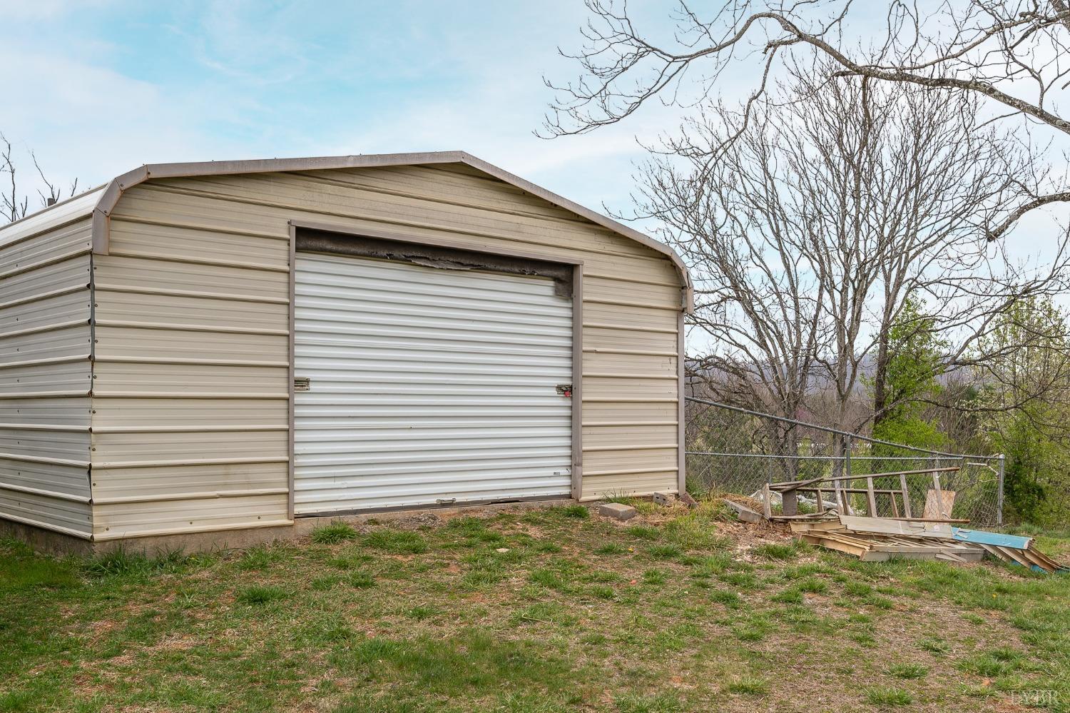 1105 Veteran Road Vinton, VA 24179 - Photo 36 of 37 a backyard of a house