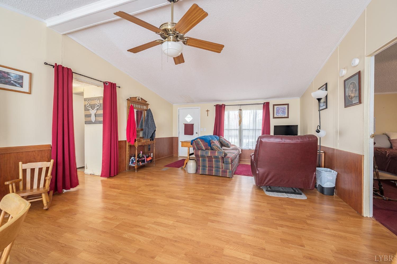 1105 Veteran Road Vinton, VA 24179 - Photo 7 of 37 a living room with furniture