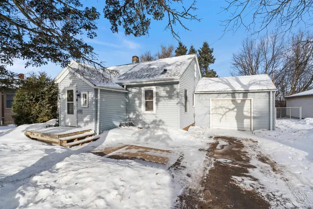 $245,000 | 2009 Carlton Avenue, Cloquet, MN 55720