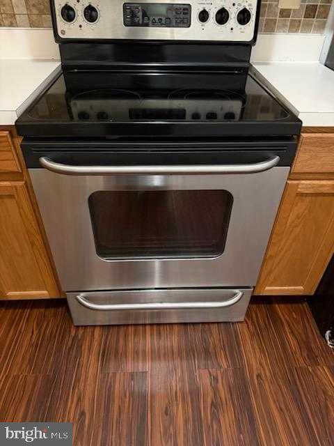 7115 Sandown Circle, Unit 202 Windsor Mill, MD 21244 - Photo 11 of 58 a close view of stove top oven