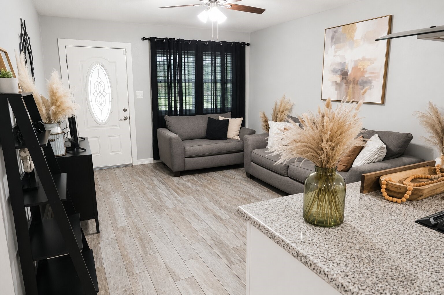 315 East Janisch Road Houston, TX 77022 - Photo 2 of 25 Living Room