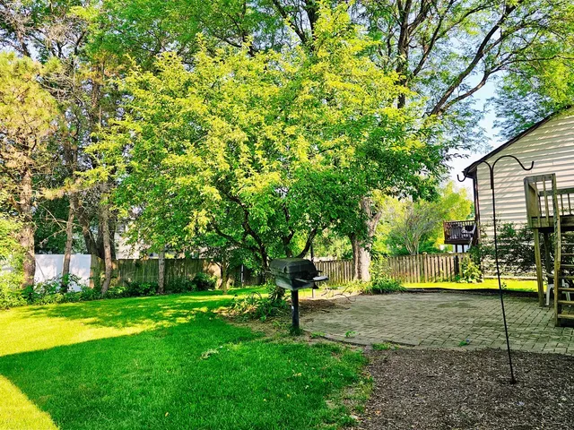 a view of a house with a backyard