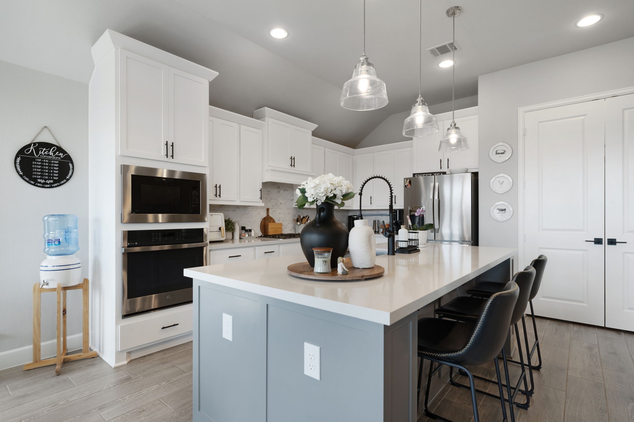 29726 Smoky Ridge Road Fulshear, TX 77441 - Photo 31 of 43 a kitchen with a dining table and chairs