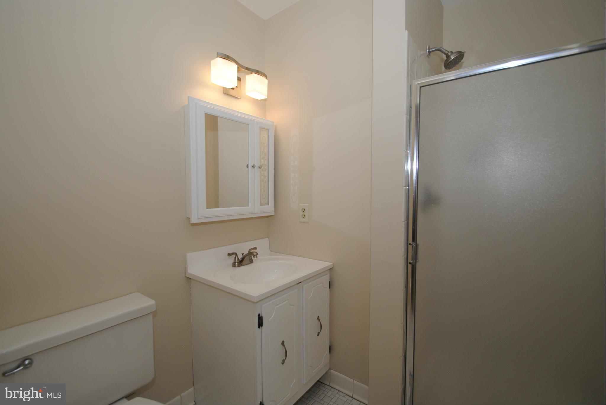 211 Georgetown Road Annapolis, MD 21403 - Photo 18 of 30 Bath (Master)