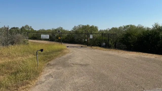 $155,000 | 1588 Private Road 1688, Moore, TX 78057