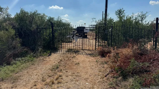 $155,000 | 1588 Private Road 1688, Moore, TX 78057