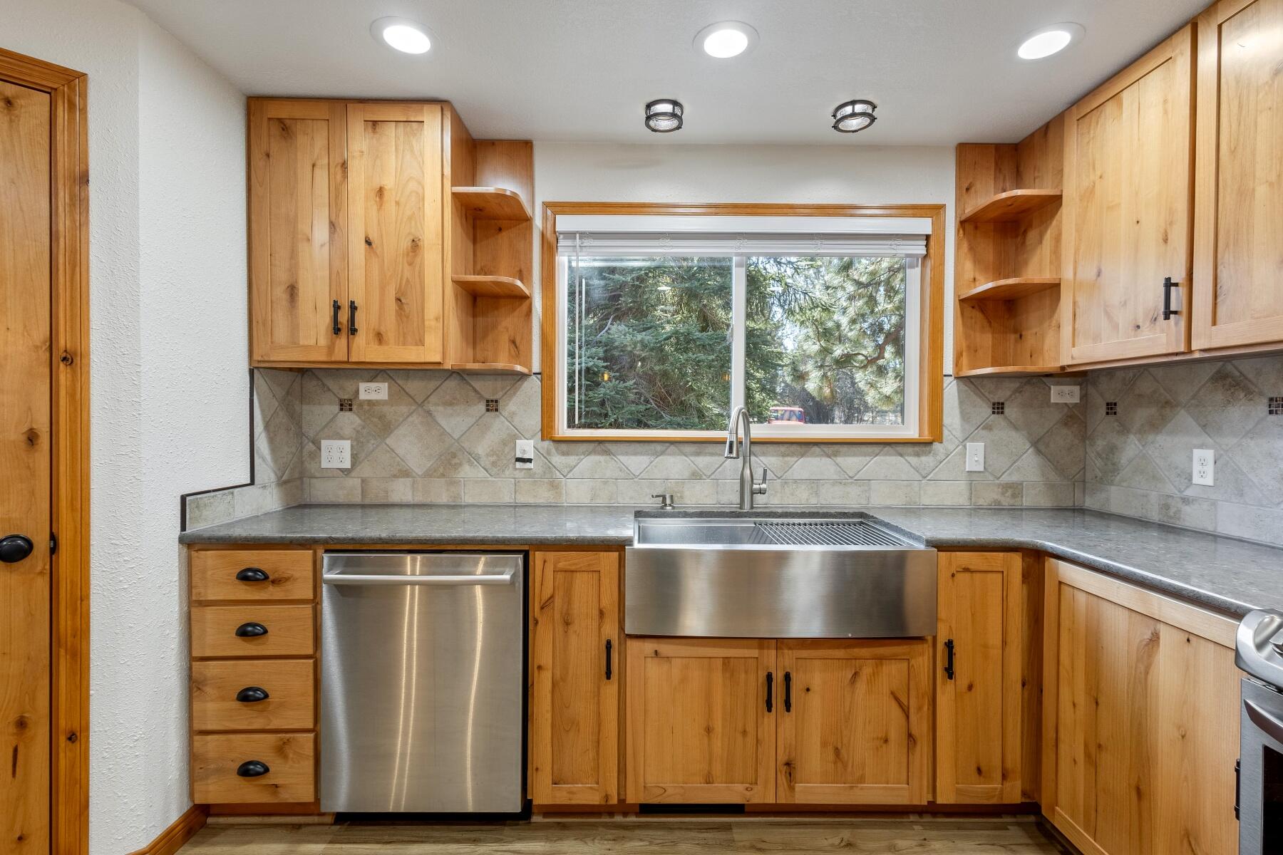19800 Connarn Road Bend, OR 97703 - Photo 9 of 50 Kitchen