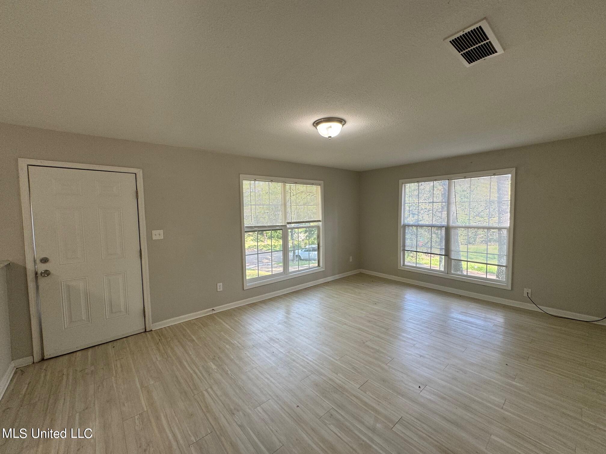 239-241 Lawrence Road Jackson, MS 39206 - Photo 3 of 12 IMG_1411