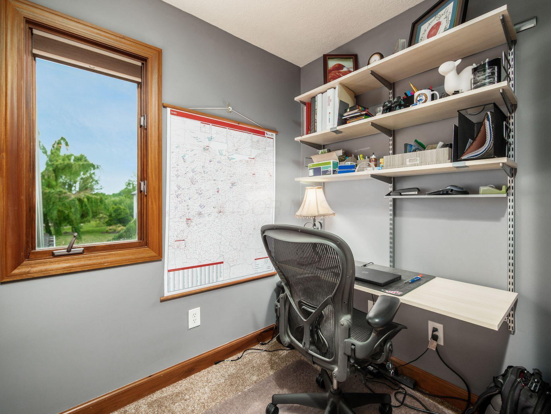 1484 Lighthouse Ridge Road Marion, OH 43302 - Photo 28 of 43 office nook upstairs