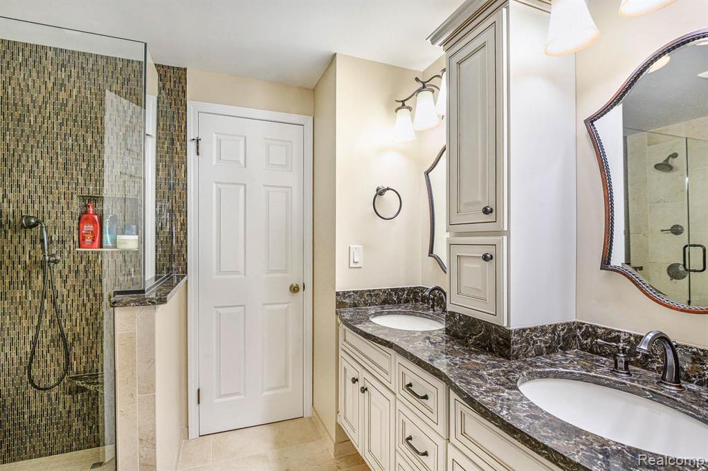 7411 East River Road Flushing, MI 48433 - Photo 14 of 24