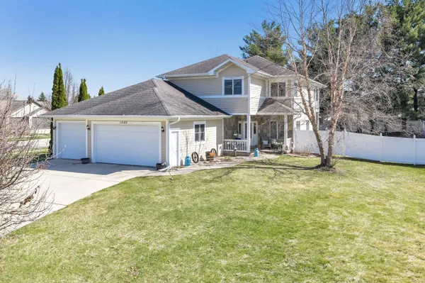 $499,999 | 1566 Belle Plane Circle, Green Bay, WI 54313