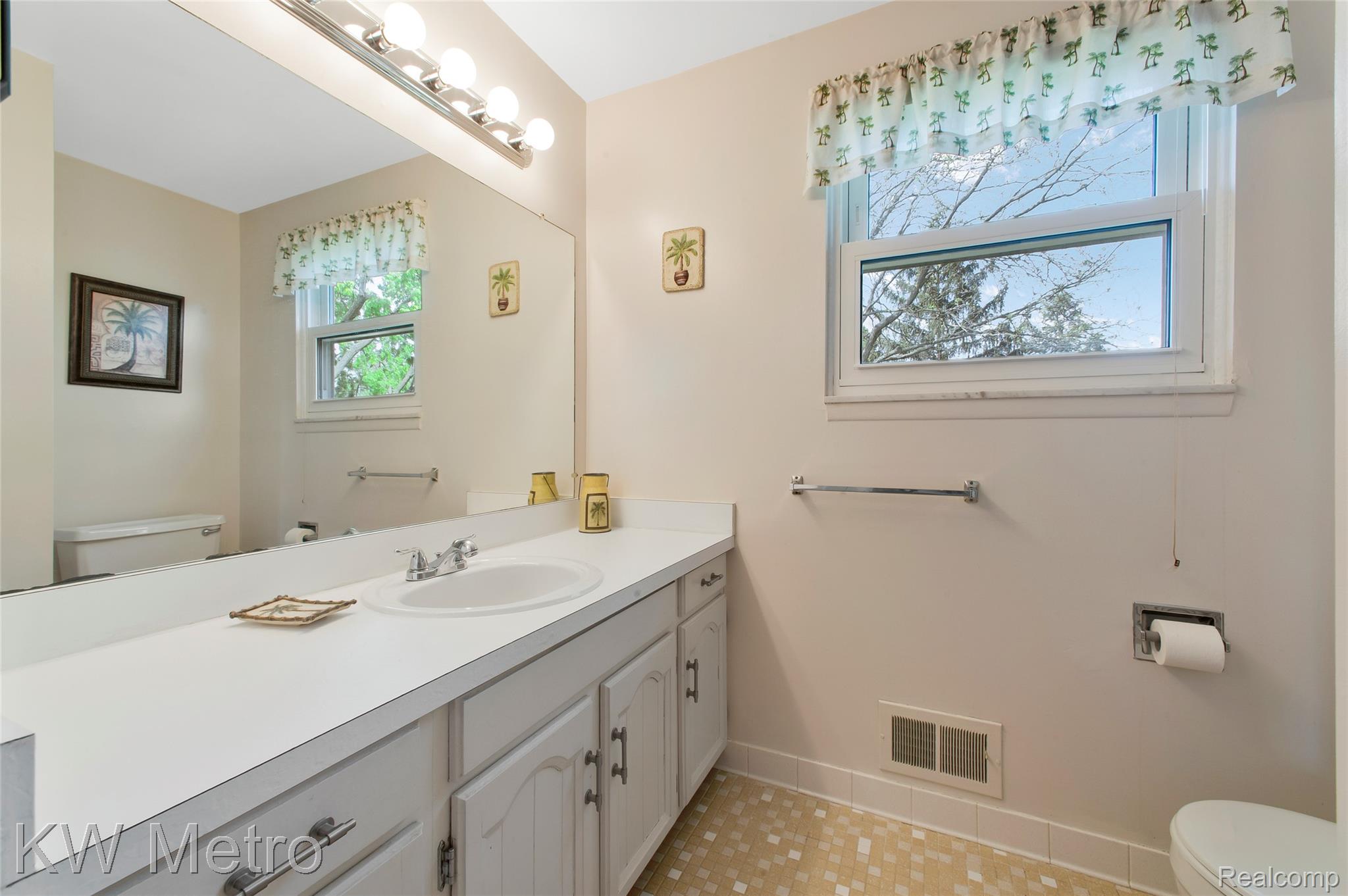 477 Coldiron Drive Rochester, MI 48307 - Photo 27 of 52 ROC_1954.jpg