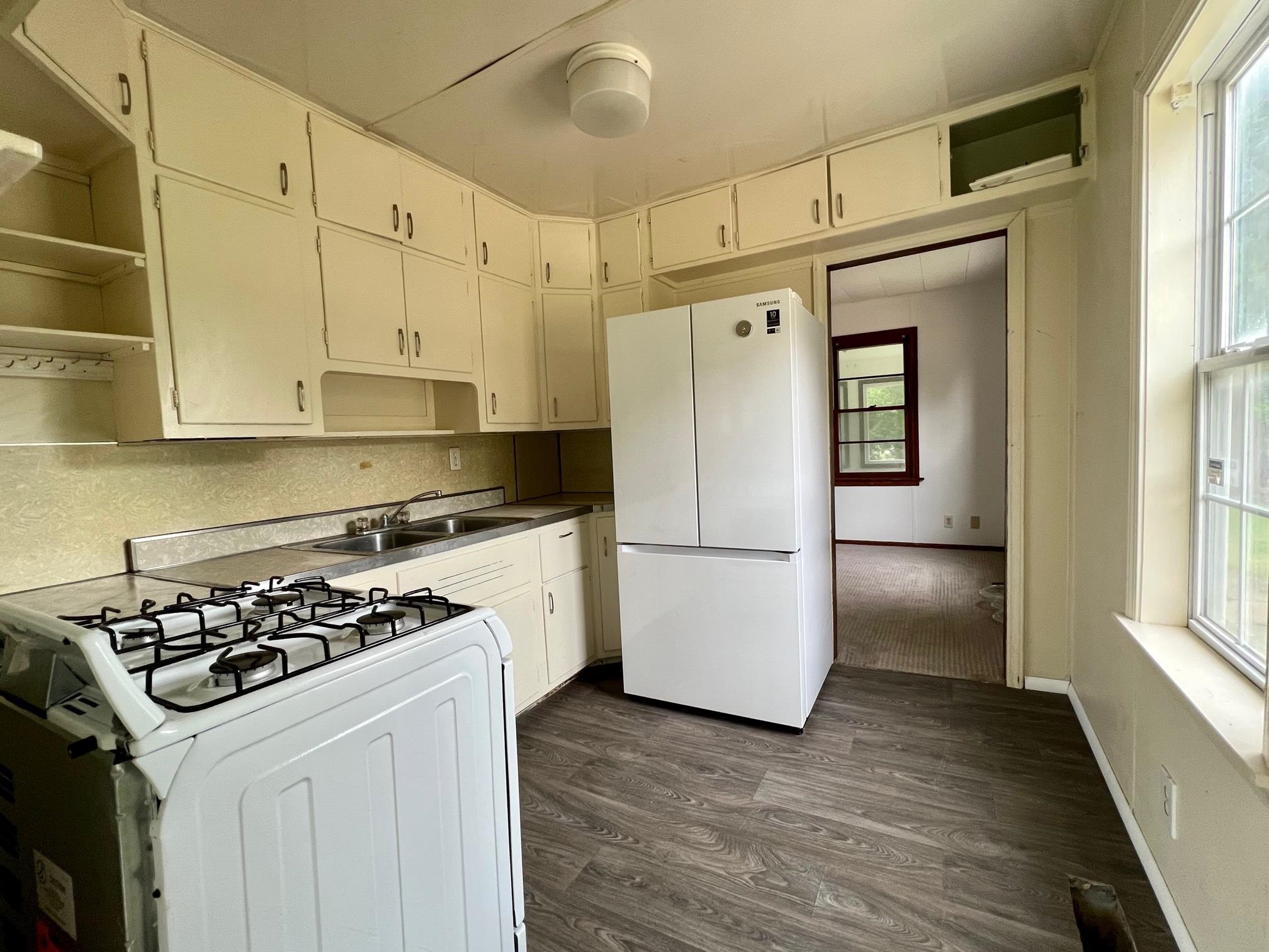 927 West 47th Street South Wichita, KS 67217 - Photo 3 of 16