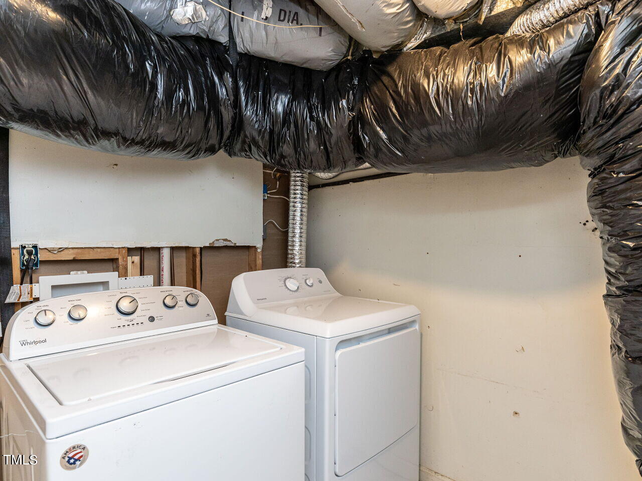 7 Ratcale Lane Durham, NC 27705 - Photo 31 of 33 a utility room with dryer and washer