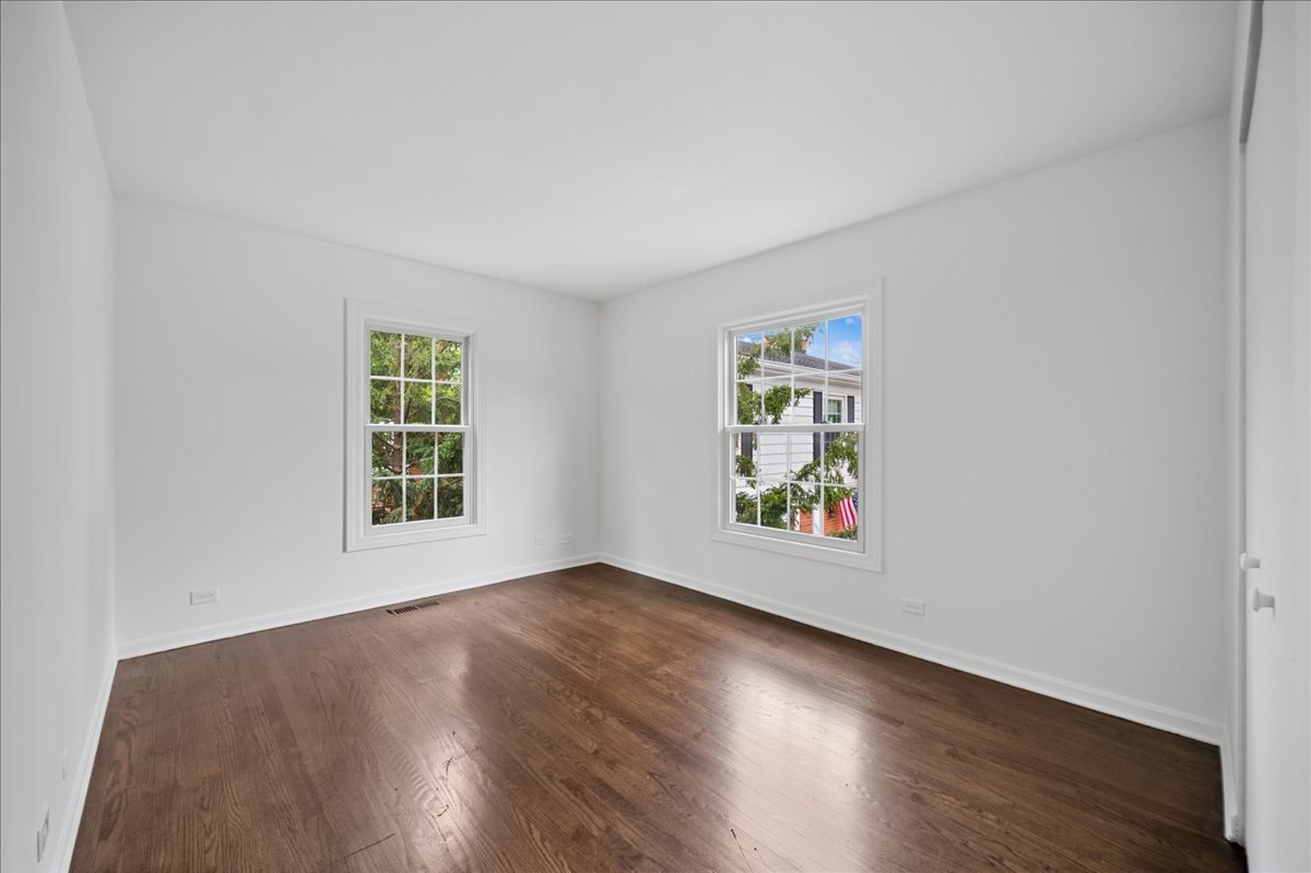 1701 Colonial Lane Northfield, IL 60093 - Photo 13 of 20 an empty room with windows