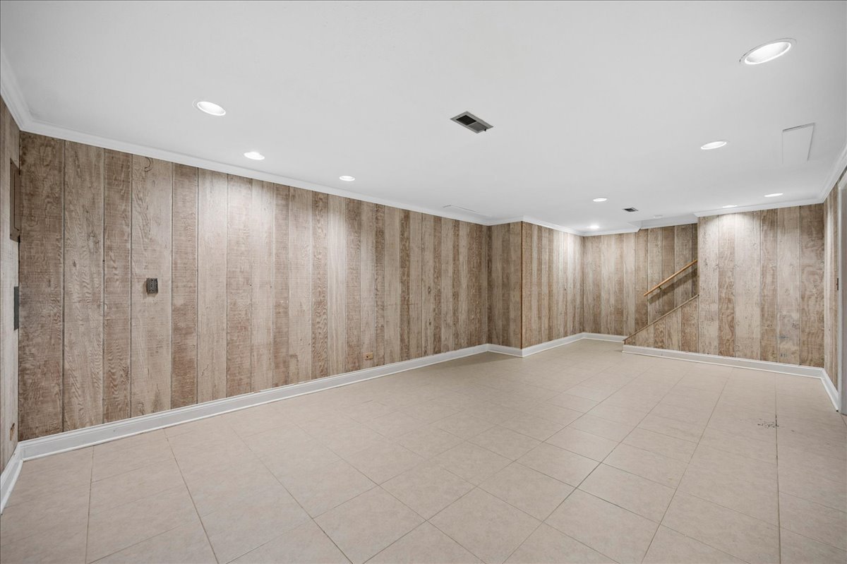 1701 Colonial Lane Northfield, IL 60093 - Photo 17 of 20 a view of an empty room